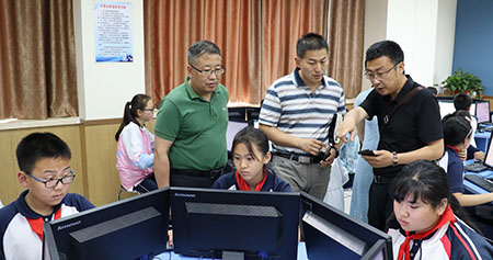 鞠紹兵陪同省信息技術(shù)教研員巡視Python抽測情況